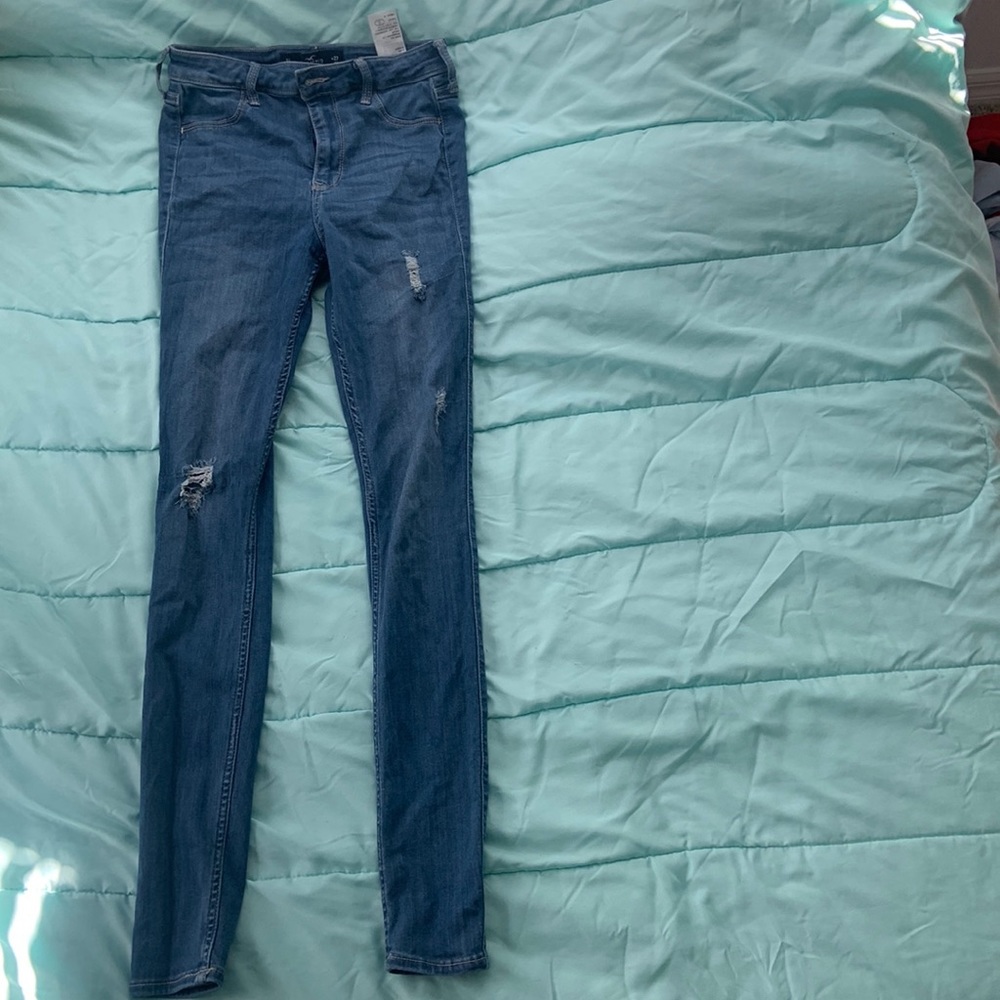 Hey! These are Hollister high rise jean leggings advance stretch